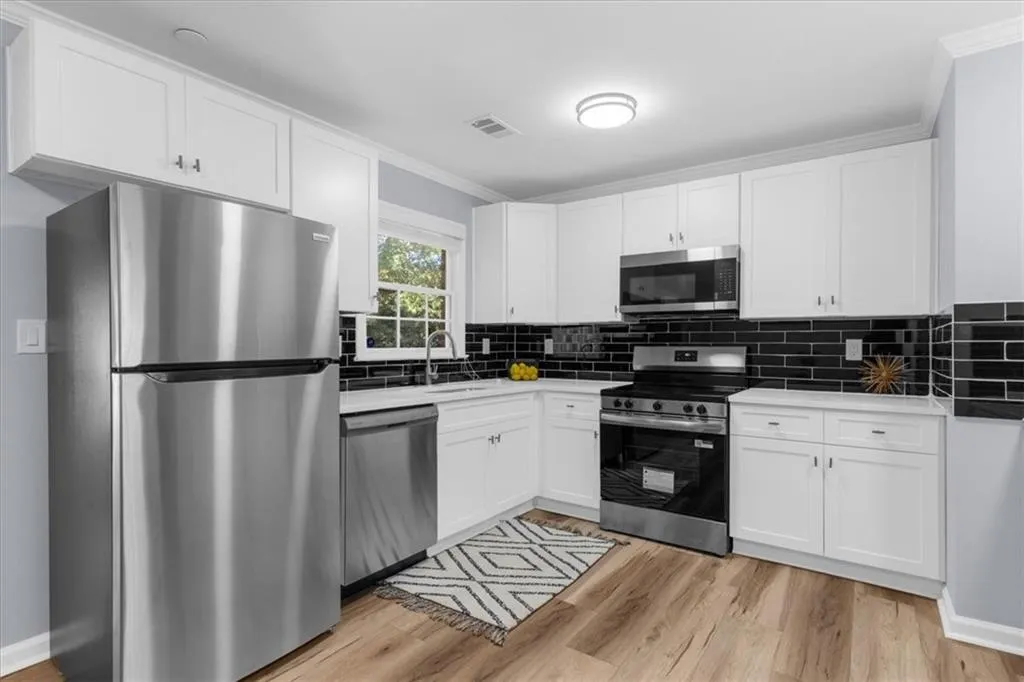 6700 Roswell Road Unit 7d, Sandy Springs, Georgia 30328, 3 Bedrooms Bedrooms, ,2 BathroomsBathrooms,Residential,For Sale,6700 Roswell Road Unit 7d,7668998