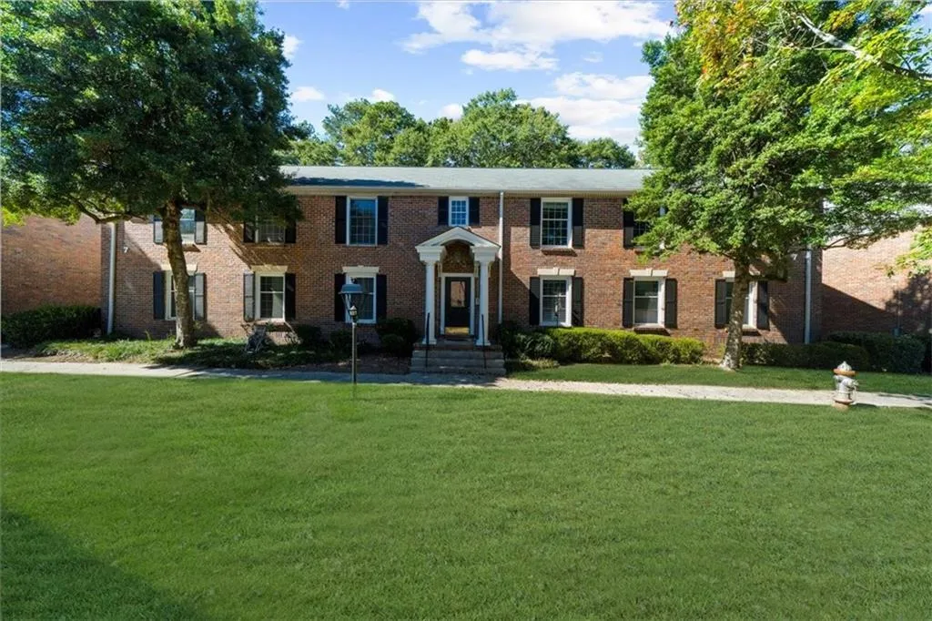 6700 Roswell Road Unit 7d, Sandy Springs, Georgia 30328, 3 Bedrooms Bedrooms, ,2 BathroomsBathrooms,Residential,For Sale,6700 Roswell Road Unit 7d,7668998