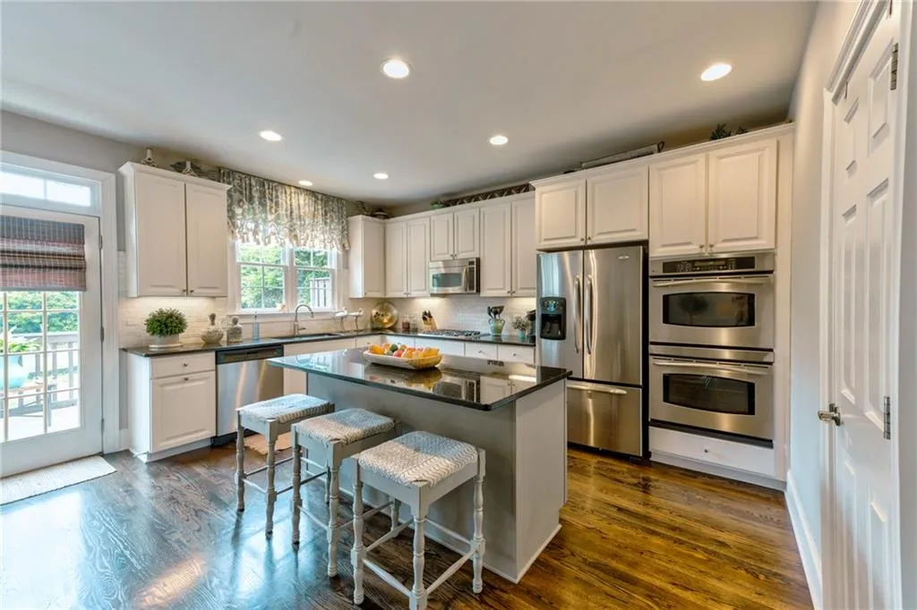 192 Mystic Court, Sandy Springs, Georgia 30342, 3 Bedrooms Bedrooms, ,3 BathroomsBathrooms,Residential,Sold,192 Mystic Court,7129044