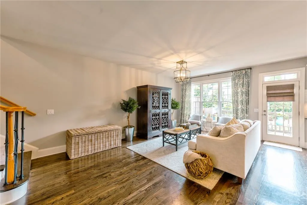 192 Mystic Court, Sandy Springs, Georgia 30342, 3 Bedrooms Bedrooms, ,3 BathroomsBathrooms,Residential,Sold,192 Mystic Court,7129044