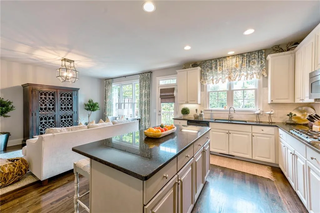 192 Mystic Court, Sandy Springs, Georgia 30342, 3 Bedrooms Bedrooms, ,3 BathroomsBathrooms,Residential,Sold,192 Mystic Court,7129044