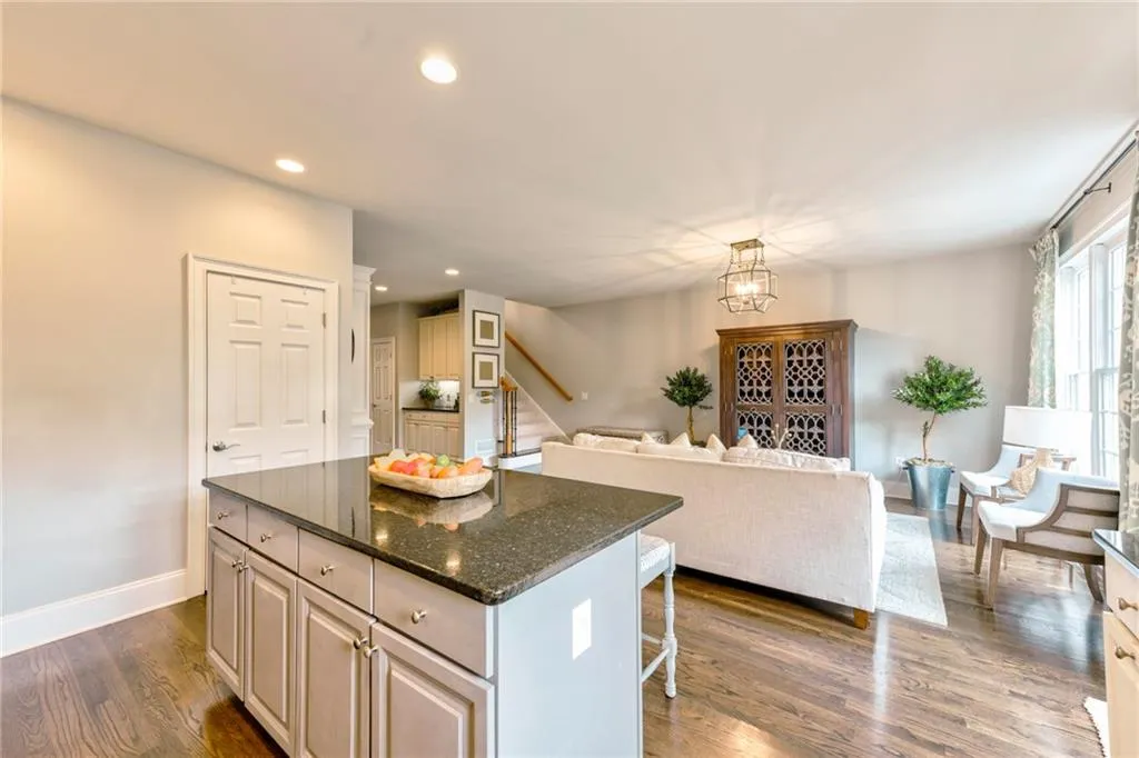 192 Mystic Court, Sandy Springs, Georgia 30342, 3 Bedrooms Bedrooms, ,3 BathroomsBathrooms,Residential,Sold,192 Mystic Court,7129044