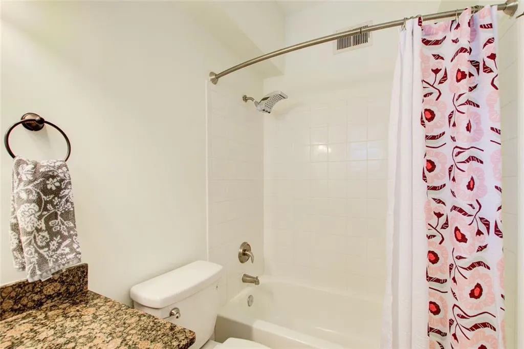 2855 Peachtree Road Ne Unit 201, Atlanta, Georgia 30305, 2 Bedrooms Bedrooms, ,2 BathroomsBathrooms,Residential,For Sale,2855 Peachtree Road Ne Unit 201,7624641