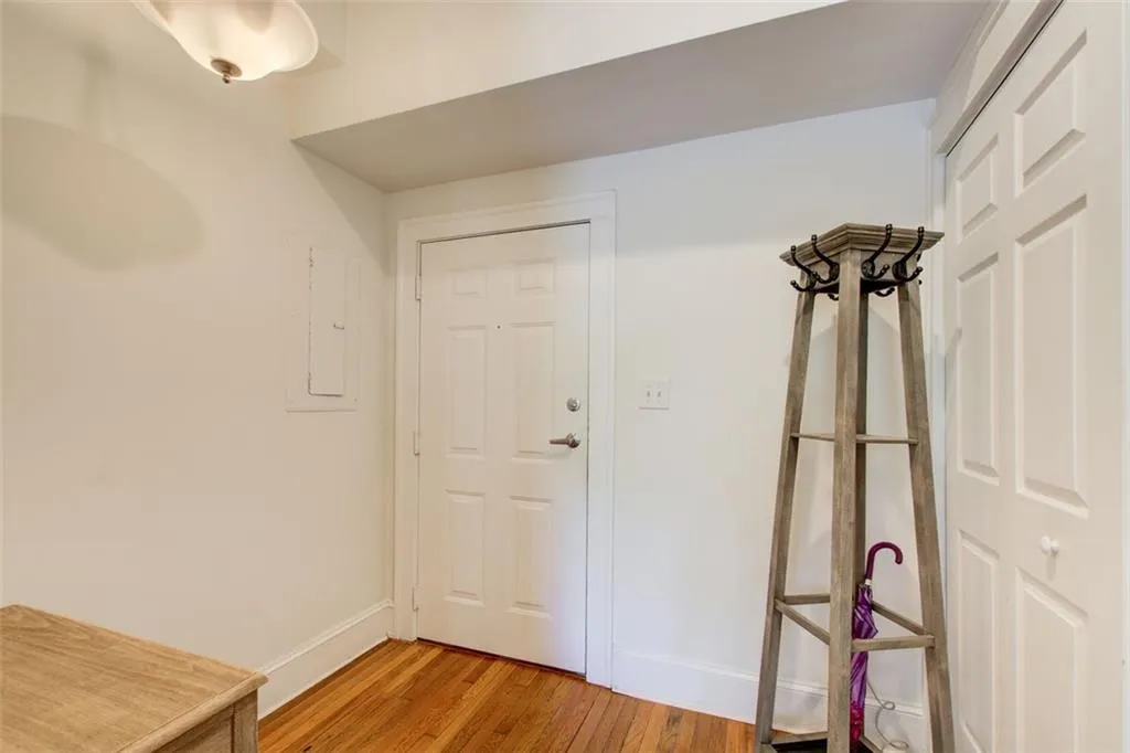 2855 Peachtree Road Ne Unit 201, Atlanta, Georgia 30305, 2 Bedrooms Bedrooms, ,2 BathroomsBathrooms,Residential,For Sale,2855 Peachtree Road Ne Unit 201,7624641