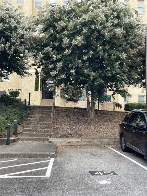 2855 Peachtree Road Ne Unit 201, Atlanta, Georgia 30305, 2 Bedrooms Bedrooms, ,2 BathroomsBathrooms,Residential,For Sale,2855 Peachtree Road Ne Unit 201,7624641