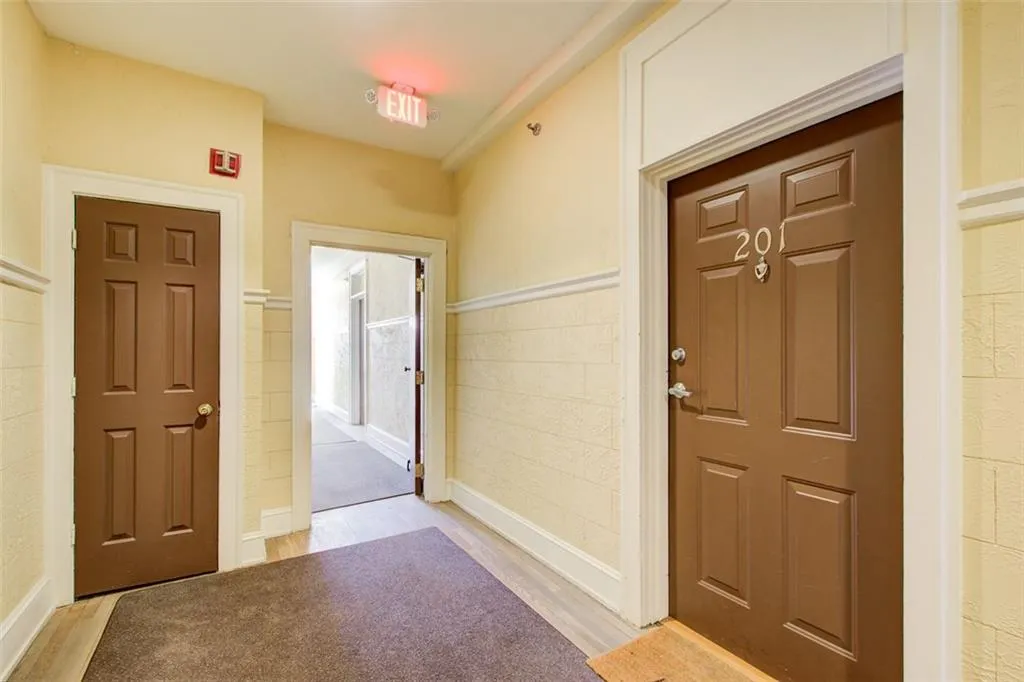 2855 Peachtree Road Ne Unit 201, Atlanta, Georgia 30305, 2 Bedrooms Bedrooms, ,2 BathroomsBathrooms,Residential,For Sale,2855 Peachtree Road Ne Unit 201,7624641