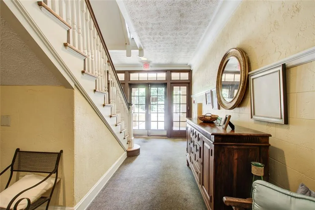 2855 Peachtree Road Ne Unit 201, Atlanta, Georgia 30305, 2 Bedrooms Bedrooms, ,2 BathroomsBathrooms,Residential,For Sale,2855 Peachtree Road Ne Unit 201,7624641