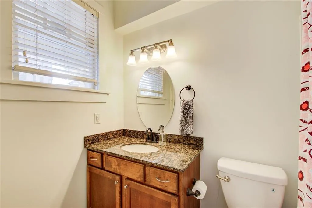 2855 Peachtree Road Ne Unit 201, Atlanta, Georgia 30305, 2 Bedrooms Bedrooms, ,2 BathroomsBathrooms,Residential,For Sale,2855 Peachtree Road Ne Unit 201,7624641