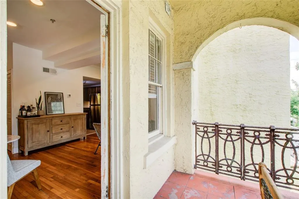 2855 Peachtree Road Ne Unit 201, Atlanta, Georgia 30305, 2 Bedrooms Bedrooms, ,2 BathroomsBathrooms,Residential,For Sale,2855 Peachtree Road Ne Unit 201,7624641