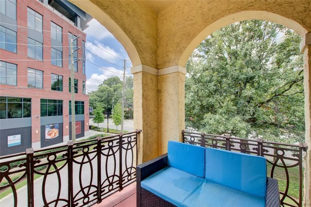 2855 Peachtree Road Ne Unit 201, Atlanta, Georgia 30305, 2 Bedrooms Bedrooms, ,2 BathroomsBathrooms,Residential,For Sale,2855 Peachtree Road Ne Unit 201,7624641