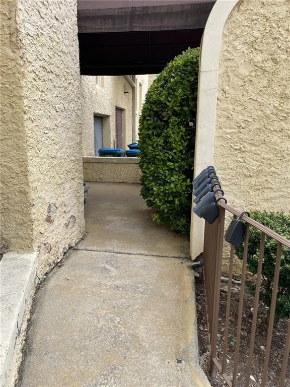 2855 Peachtree Road Ne Unit 201, Atlanta, Georgia 30305, 2 Bedrooms Bedrooms, ,2 BathroomsBathrooms,Residential,For Sale,2855 Peachtree Road Ne Unit 201,7624641