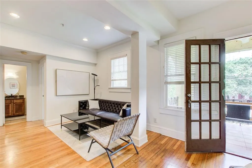 2855 Peachtree Road Ne Unit 201, Atlanta, Georgia 30305, 2 Bedrooms Bedrooms, ,2 BathroomsBathrooms,Residential,For Sale,2855 Peachtree Road Ne Unit 201,7624641