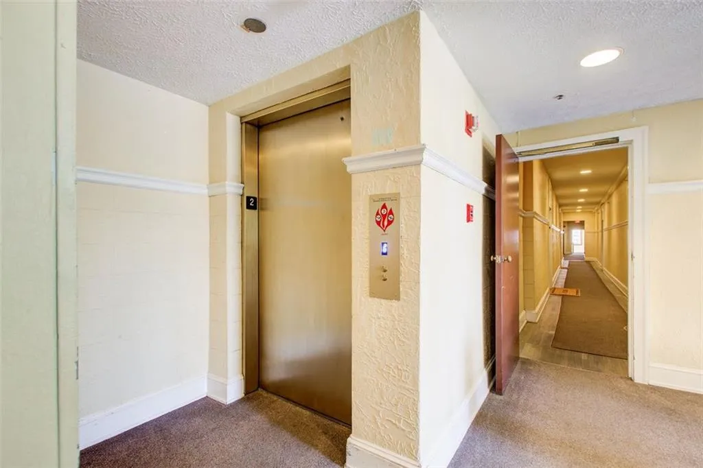 2855 Peachtree Road Ne Unit 201, Atlanta, Georgia 30305, 2 Bedrooms Bedrooms, ,2 BathroomsBathrooms,Residential,For Sale,2855 Peachtree Road Ne Unit 201,7624641
