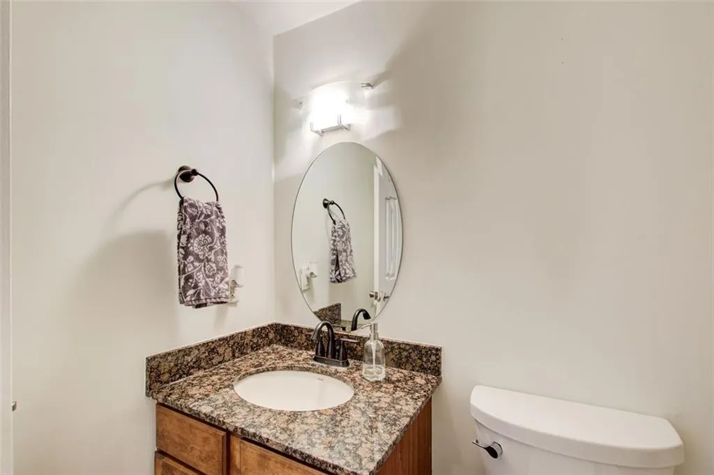 2855 Peachtree Road Ne Unit 201, Atlanta, Georgia 30305, 2 Bedrooms Bedrooms, ,2 BathroomsBathrooms,Residential,For Sale,2855 Peachtree Road Ne Unit 201,7624641