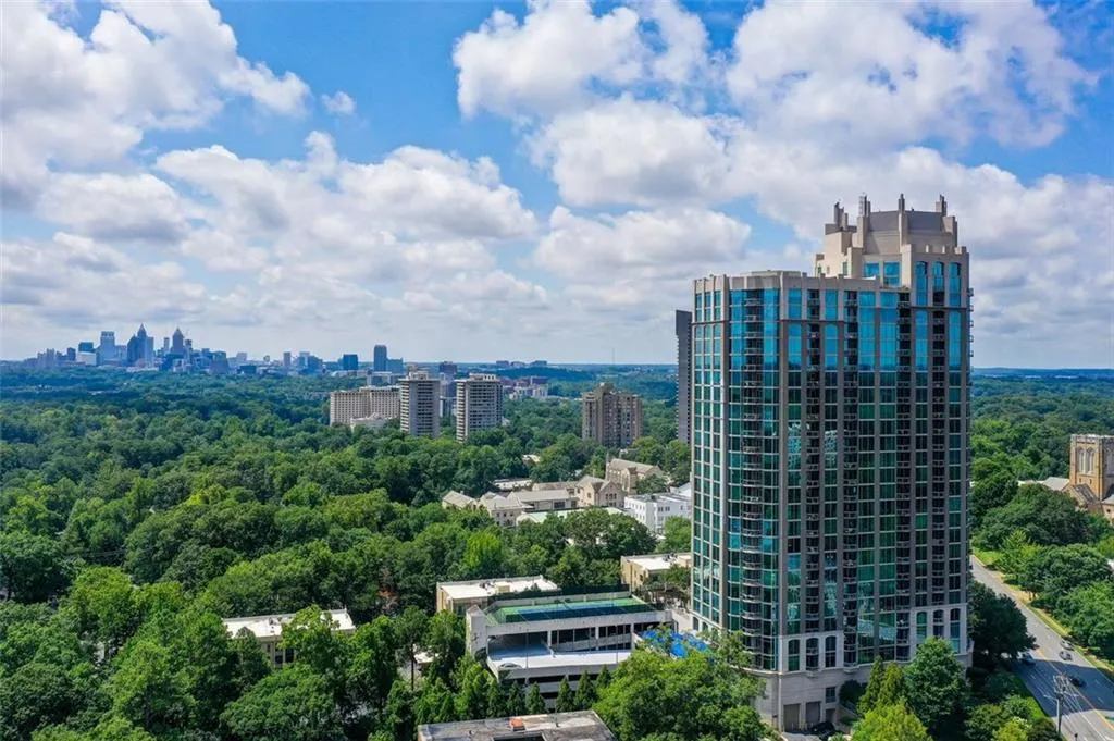 2855 Peachtree Road Ne Unit 201, Atlanta, Georgia 30305, 2 Bedrooms Bedrooms, ,2 BathroomsBathrooms,Residential,For Sale,2855 Peachtree Road Ne Unit 201,7624641