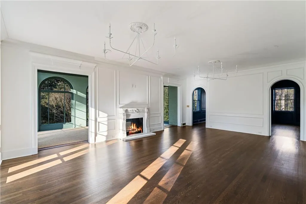 3051 Habersham Road Nw, Atlanta, Georgia 30305, 5 Bedrooms Bedrooms, ,5 BathroomsBathrooms,Residential,For Sale,3051 Habersham Road Nw,7532559