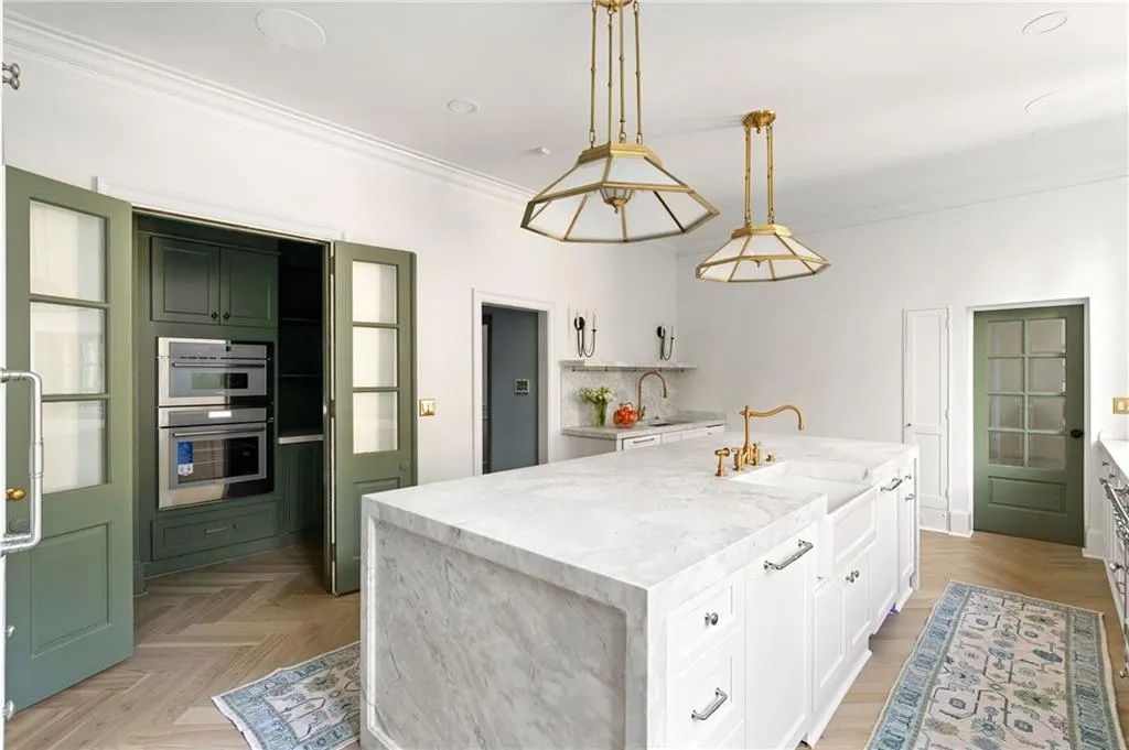 3051 Habersham Road Nw, Atlanta, Georgia 30305, 5 Bedrooms Bedrooms, ,5 BathroomsBathrooms,Residential,For Sale,3051 Habersham Road Nw,7532559