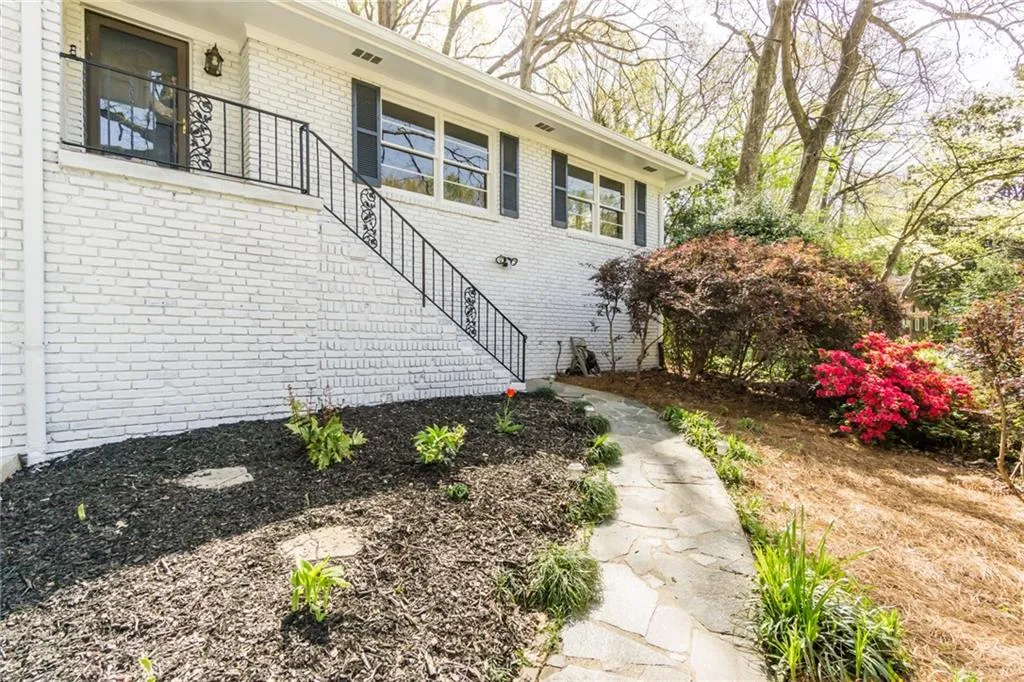 5595 Sherrell Drive, Atlanta, Georgia 30342, 3 Bedrooms Bedrooms, ,2 BathroomsBathrooms,Residential,Sold,5595 Sherrell Drive,6518222