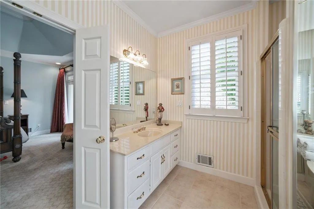 610 Avignon Court, Sandy Springs, Georgia 30350, 3 Bedrooms Bedrooms, ,2 BathroomsBathrooms,Residential,Sold,610 Avignon Court,6699804