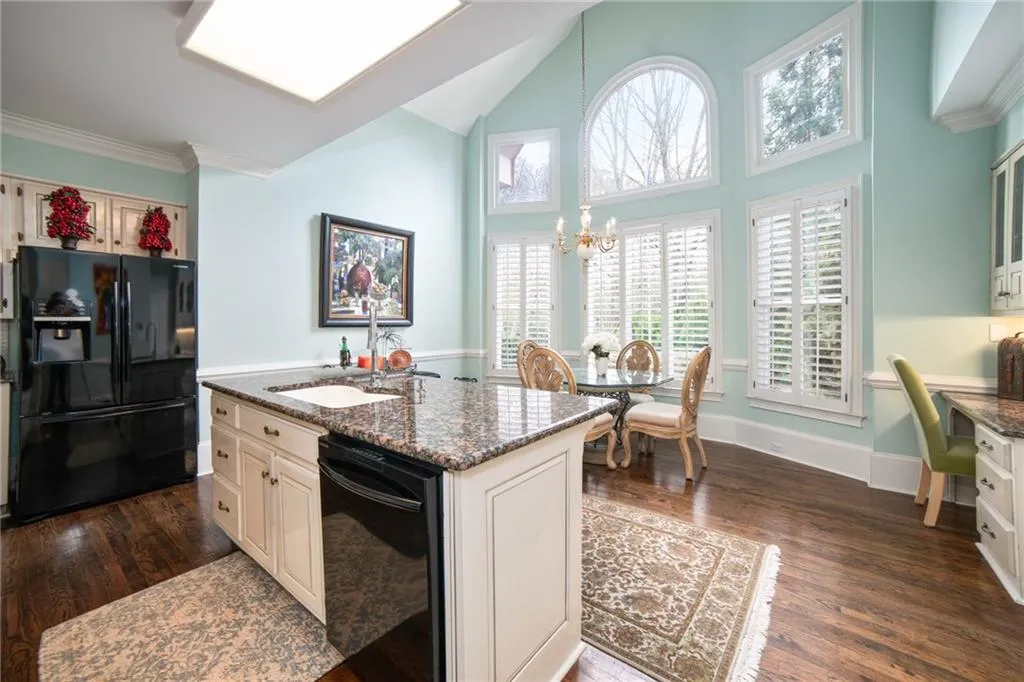 610 Avignon Court, Sandy Springs, Georgia 30350, 3 Bedrooms Bedrooms, ,2 BathroomsBathrooms,Residential,Sold,610 Avignon Court,6699804