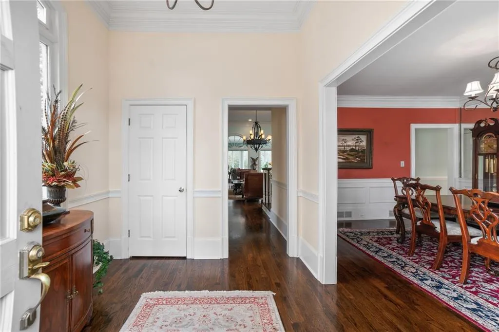 610 Avignon Court, Sandy Springs, Georgia 30350, 3 Bedrooms Bedrooms, ,2 BathroomsBathrooms,Residential,Sold,610 Avignon Court,6699804