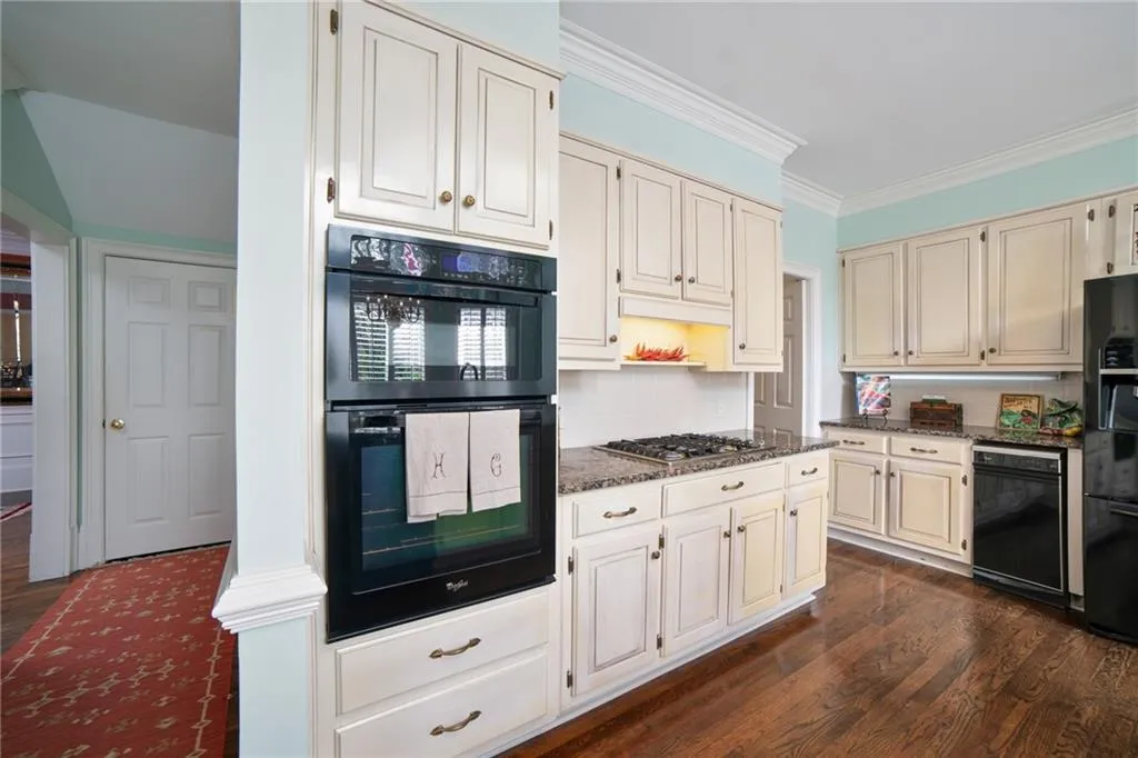 610 Avignon Court, Sandy Springs, Georgia 30350, 3 Bedrooms Bedrooms, ,2 BathroomsBathrooms,Residential,Sold,610 Avignon Court,6699804