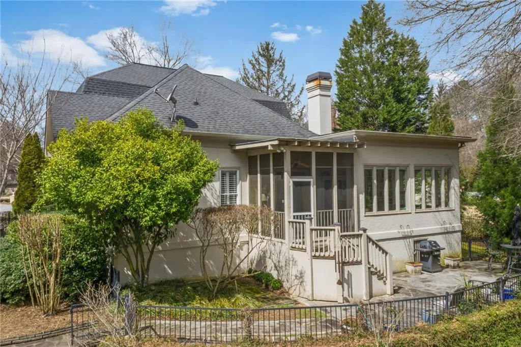 610 Avignon Court, Sandy Springs, Georgia 30350, 3 Bedrooms Bedrooms, ,2 BathroomsBathrooms,Residential,Sold,610 Avignon Court,6699804