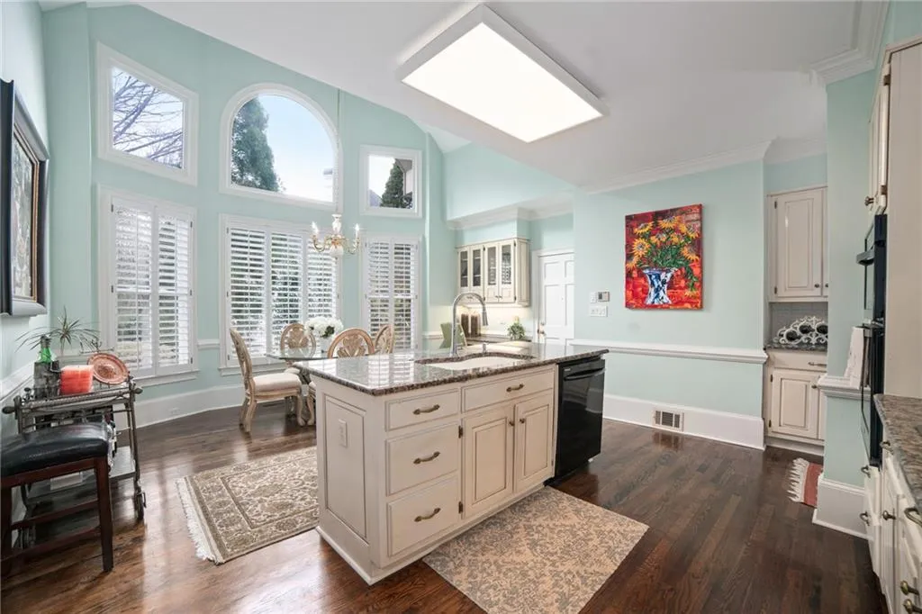 610 Avignon Court, Sandy Springs, Georgia 30350, 3 Bedrooms Bedrooms, ,2 BathroomsBathrooms,Residential,Sold,610 Avignon Court,6699804