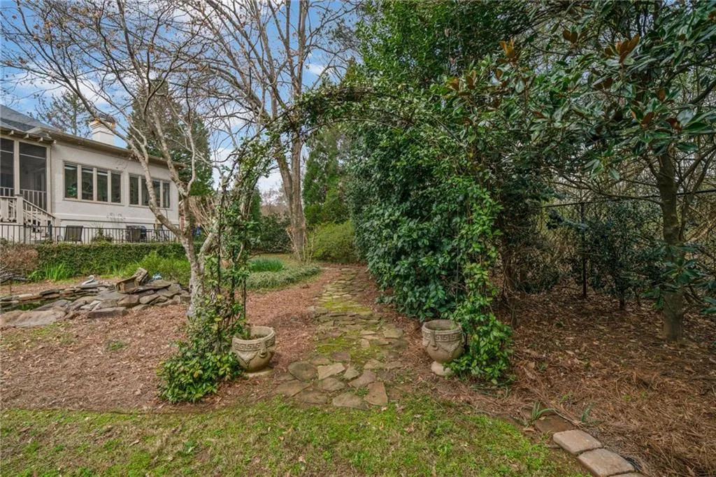 610 Avignon Court, Sandy Springs, Georgia 30350, 3 Bedrooms Bedrooms, ,2 BathroomsBathrooms,Residential,Sold,610 Avignon Court,6699804