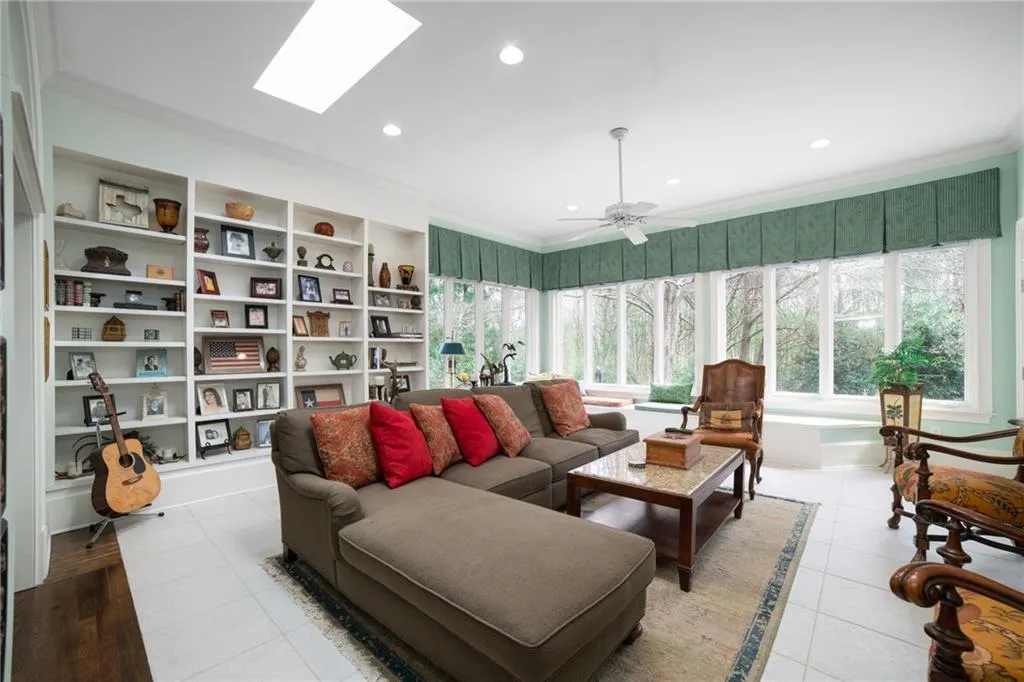 610 Avignon Court, Sandy Springs, Georgia 30350, 3 Bedrooms Bedrooms, ,2 BathroomsBathrooms,Residential,Sold,610 Avignon Court,6699804