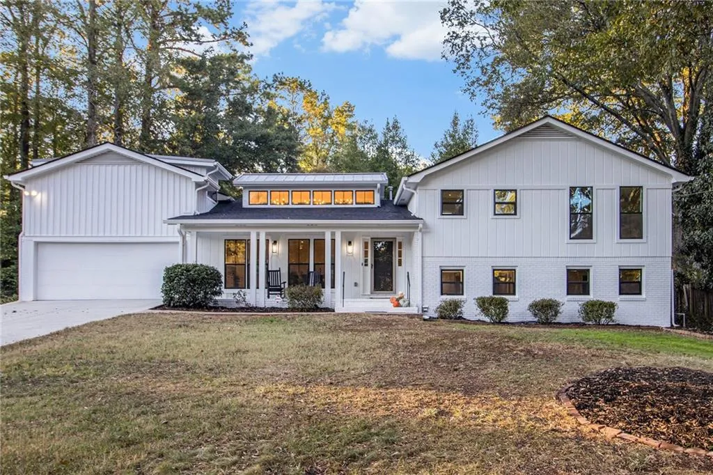 1028 W Nancy Creek Drive Ne, Brookhaven, Georgia 30319, 5 Bedrooms Bedrooms, ,4 BathroomsBathrooms,Residential,For Sale,1028 W Nancy Creek Drive Ne,7669235