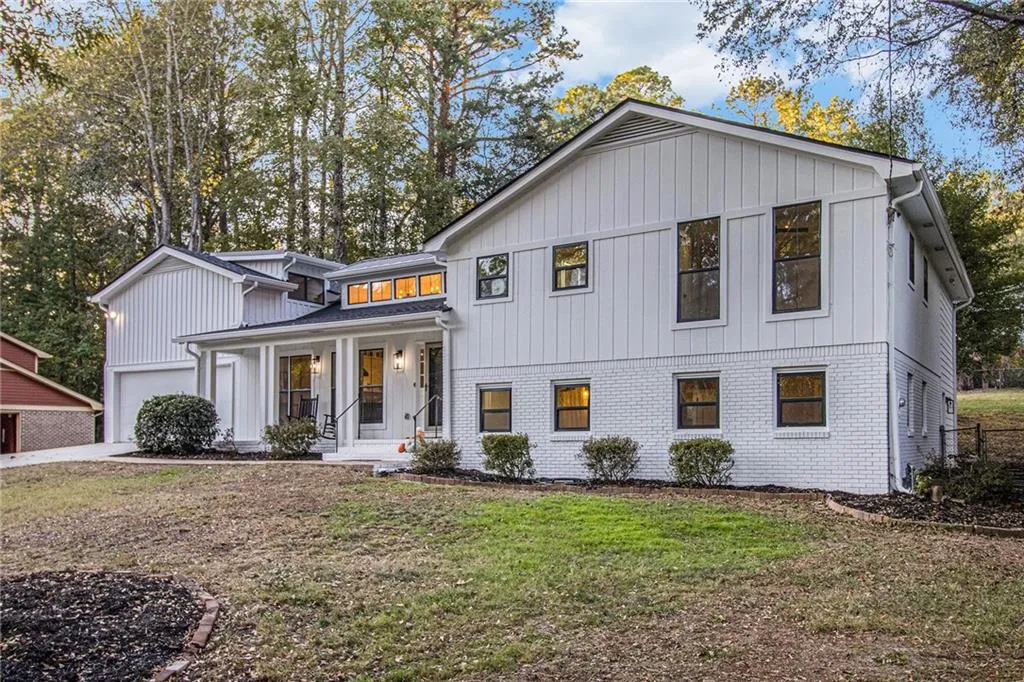 1028 W Nancy Creek Drive Ne, Brookhaven, Georgia 30319, 5 Bedrooms Bedrooms, ,4 BathroomsBathrooms,Residential,For Sale,1028 W Nancy Creek Drive Ne,7669235