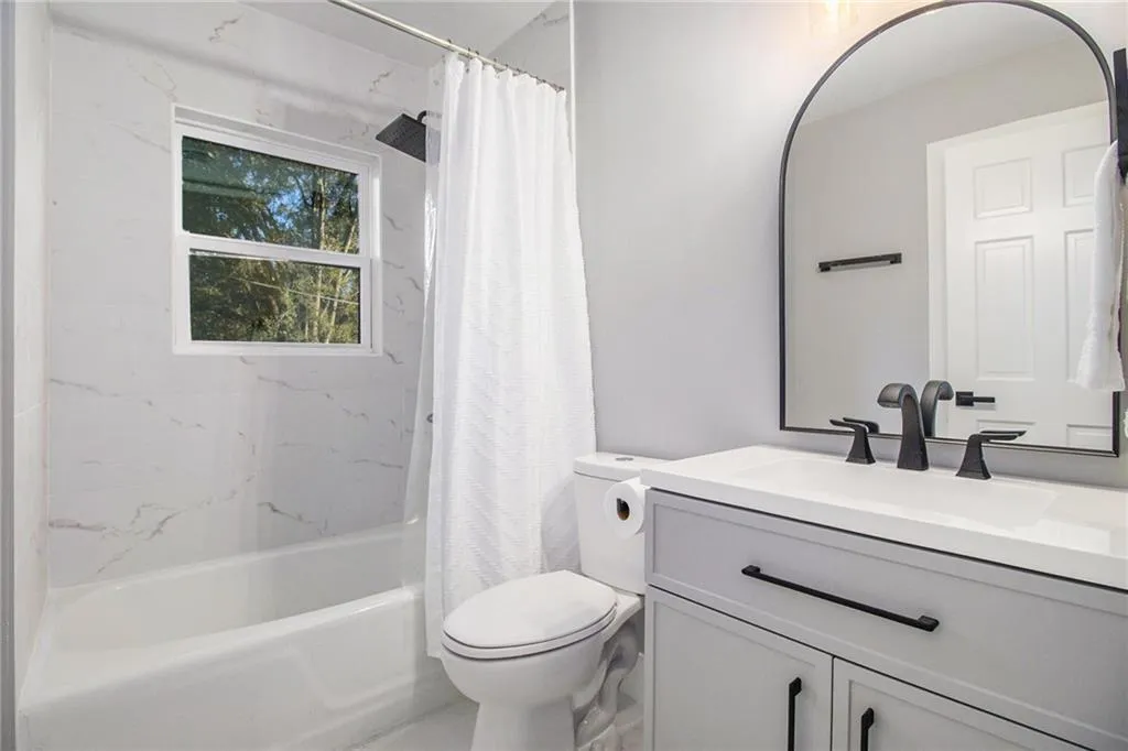 1028 W Nancy Creek Drive Ne, Brookhaven, Georgia 30319, 5 Bedrooms Bedrooms, ,4 BathroomsBathrooms,Residential,For Sale,1028 W Nancy Creek Drive Ne,7669235