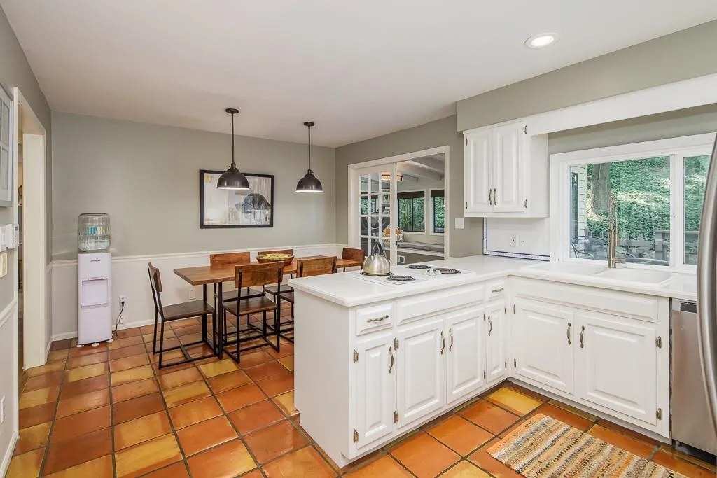 6085 Blackwater Trail, Sandy Springs, Georgia 30328, 4 Bedrooms Bedrooms, ,3 BathroomsBathrooms,Residential,Sold,6085 Blackwater Trail,6560871