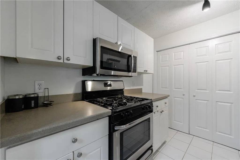 215 Summit North Drive Ne, Atlanta, Georgia 30324, 1 Bedroom Bedrooms, ,1 BathroomBathrooms,Residential,For Sale,215 Summit North Drive Ne,7591802