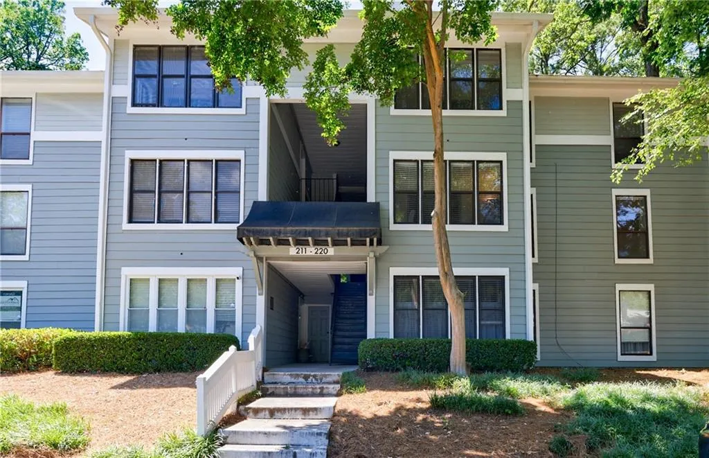 215 Summit North Drive Ne, Atlanta, Georgia 30324, 1 Bedroom Bedrooms, ,1 BathroomBathrooms,Residential,For Sale,215 Summit North Drive Ne,7591802