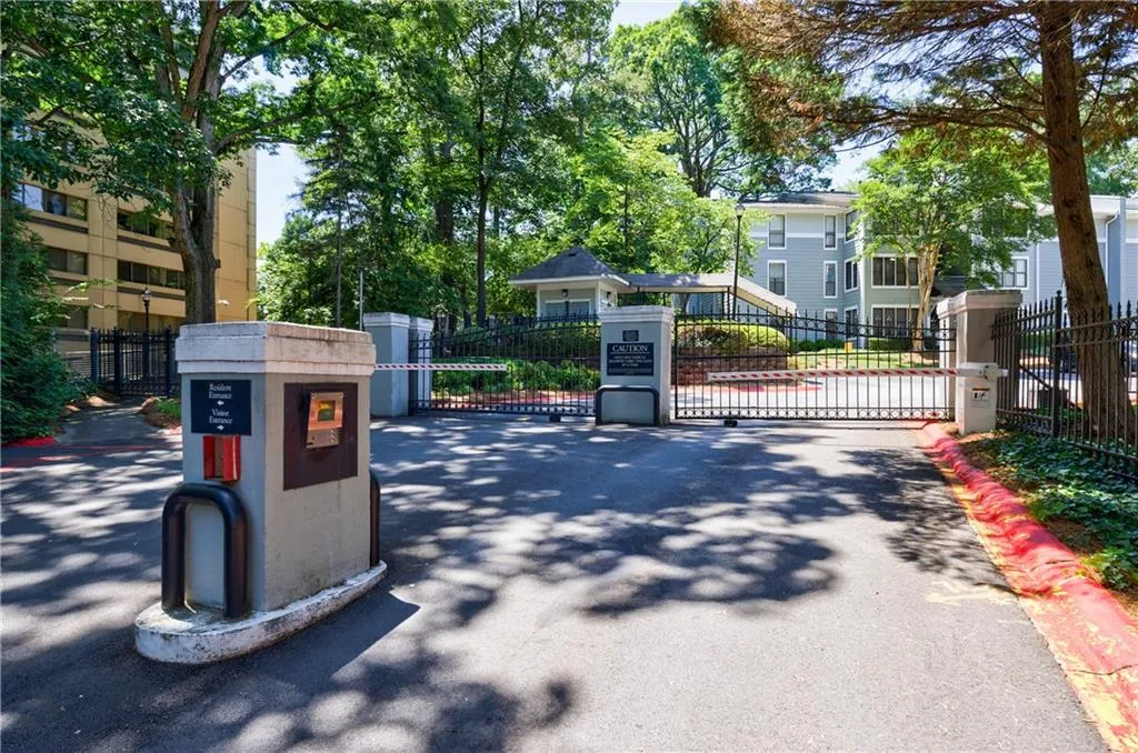 215 Summit North Drive Ne, Atlanta, Georgia 30324, 1 Bedroom Bedrooms, ,1 BathroomBathrooms,Residential,For Sale,215 Summit North Drive Ne,7591802