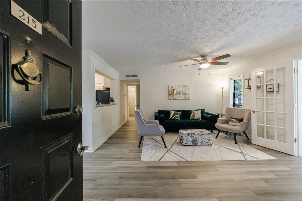 215 Summit North Drive Ne, Atlanta, Georgia 30324, 1 Bedroom Bedrooms, ,1 BathroomBathrooms,Residential,For Sale,215 Summit North Drive Ne,7591802