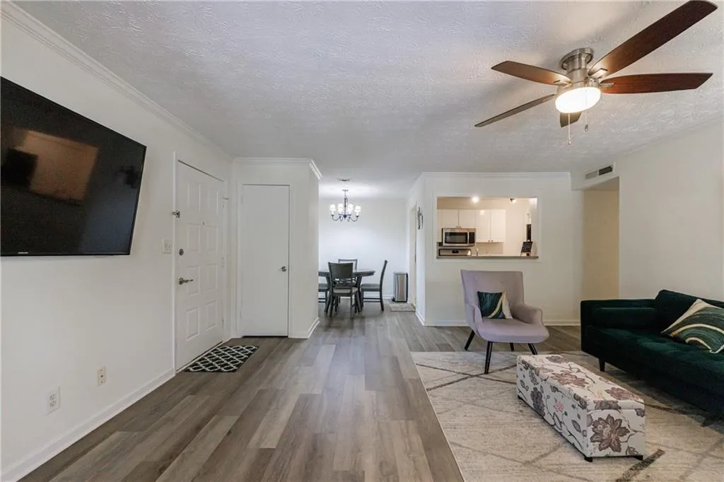 215 Summit North Drive Ne, Atlanta, Georgia 30324, 1 Bedroom Bedrooms, ,1 BathroomBathrooms,Residential,For Sale,215 Summit North Drive Ne,7591802