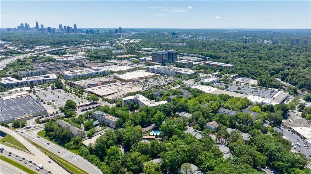 215 Summit North Drive Ne, Atlanta, Georgia 30324, 1 Bedroom Bedrooms, ,1 BathroomBathrooms,Residential,For Sale,215 Summit North Drive Ne,7591802