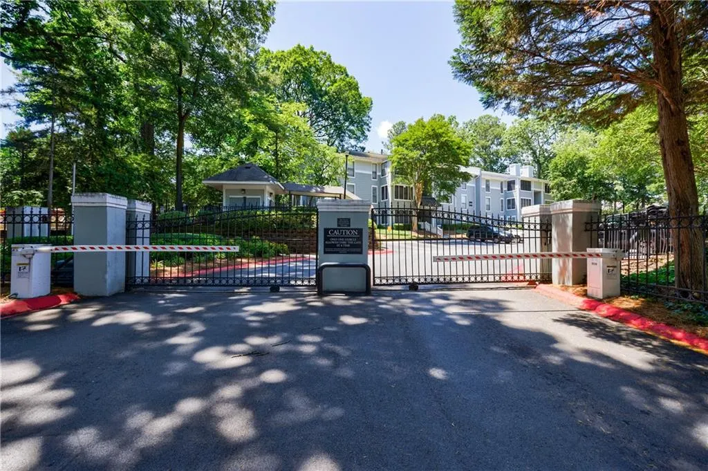 215 Summit North Drive Ne, Atlanta, Georgia 30324, 1 Bedroom Bedrooms, ,1 BathroomBathrooms,Residential,For Sale,215 Summit North Drive Ne,7591802