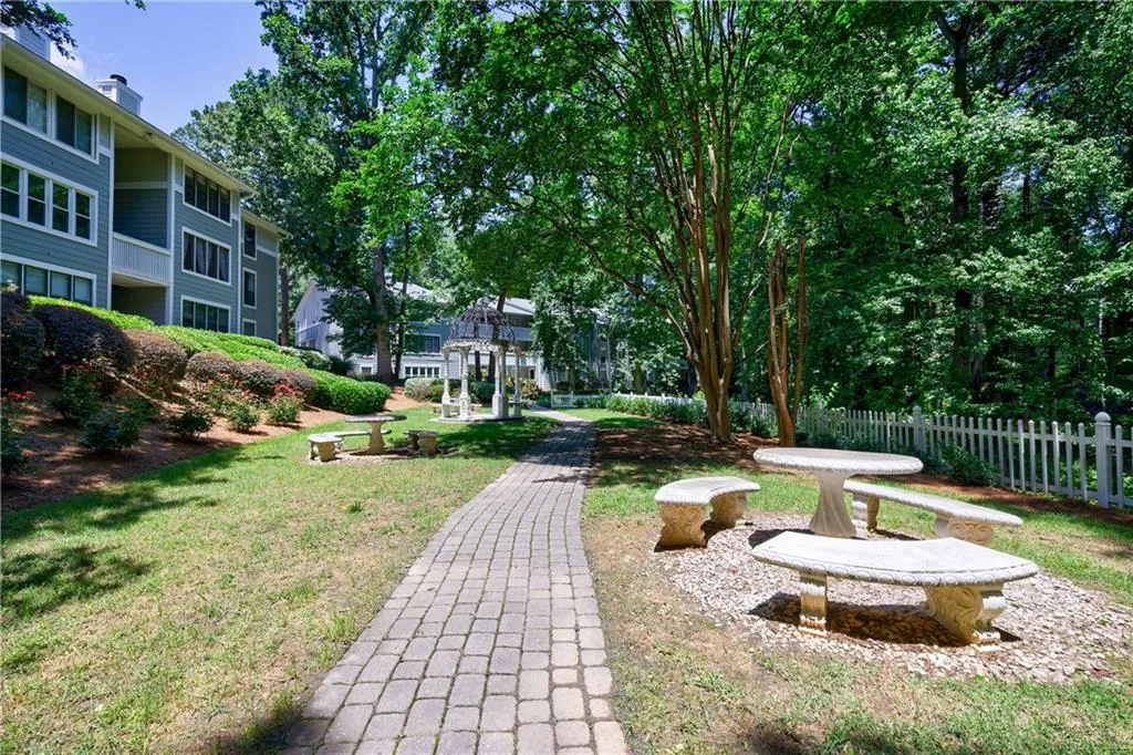 215 Summit North Drive Ne, Atlanta, Georgia 30324, 1 Bedroom Bedrooms, ,1 BathroomBathrooms,Residential,For Sale,215 Summit North Drive Ne,7591802