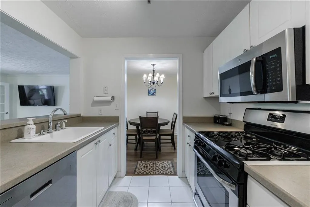 215 Summit North Drive Ne, Atlanta, Georgia 30324, 1 Bedroom Bedrooms, ,1 BathroomBathrooms,Residential,For Sale,215 Summit North Drive Ne,7591802