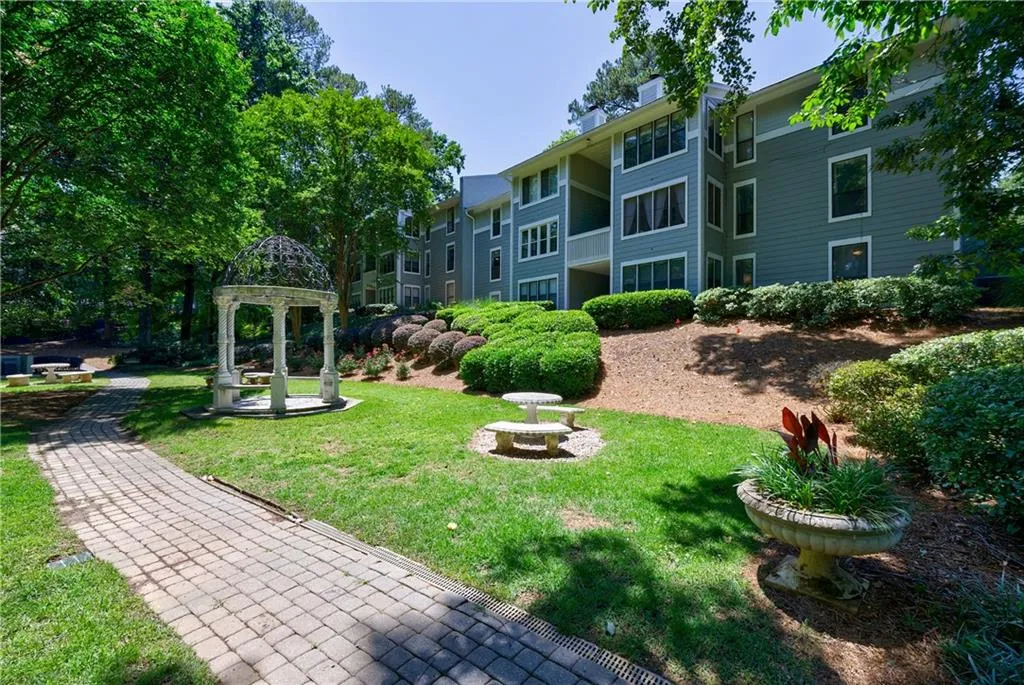 215 Summit North Drive Ne, Atlanta, Georgia 30324, 1 Bedroom Bedrooms, ,1 BathroomBathrooms,Residential,For Sale,215 Summit North Drive Ne,7591802