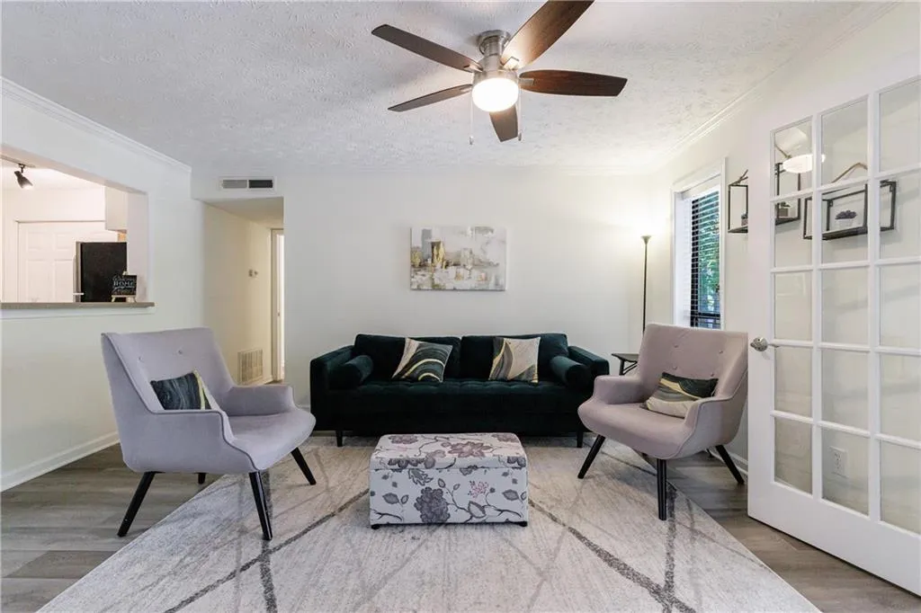 215 Summit North Drive Ne, Atlanta, Georgia 30324, 1 Bedroom Bedrooms, ,1 BathroomBathrooms,Residential,For Sale,215 Summit North Drive Ne,7591802