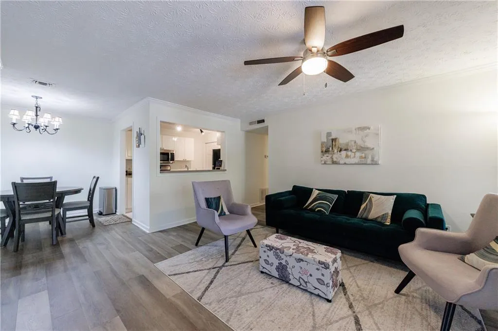215 Summit North Drive Ne, Atlanta, Georgia 30324, 1 Bedroom Bedrooms, ,1 BathroomBathrooms,Residential,For Sale,215 Summit North Drive Ne,7591802