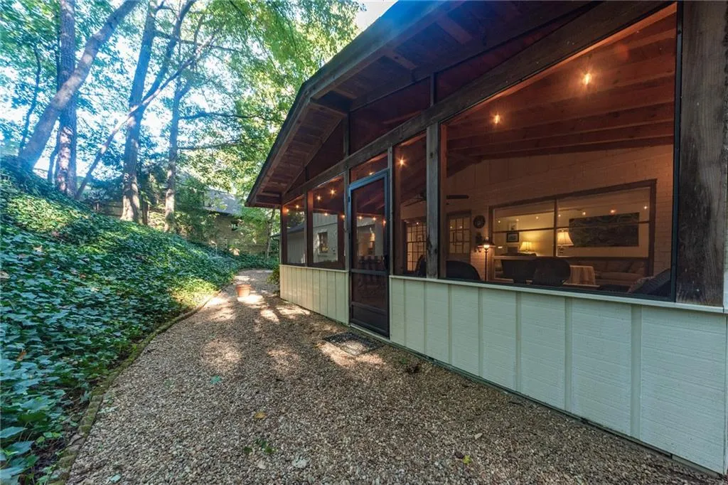 1085 Balmoral Road, Atlanta, Georgia 30319, 4 Bedrooms Bedrooms, ,2 BathroomsBathrooms,Residential,Sold,1085 Balmoral Road,6635856