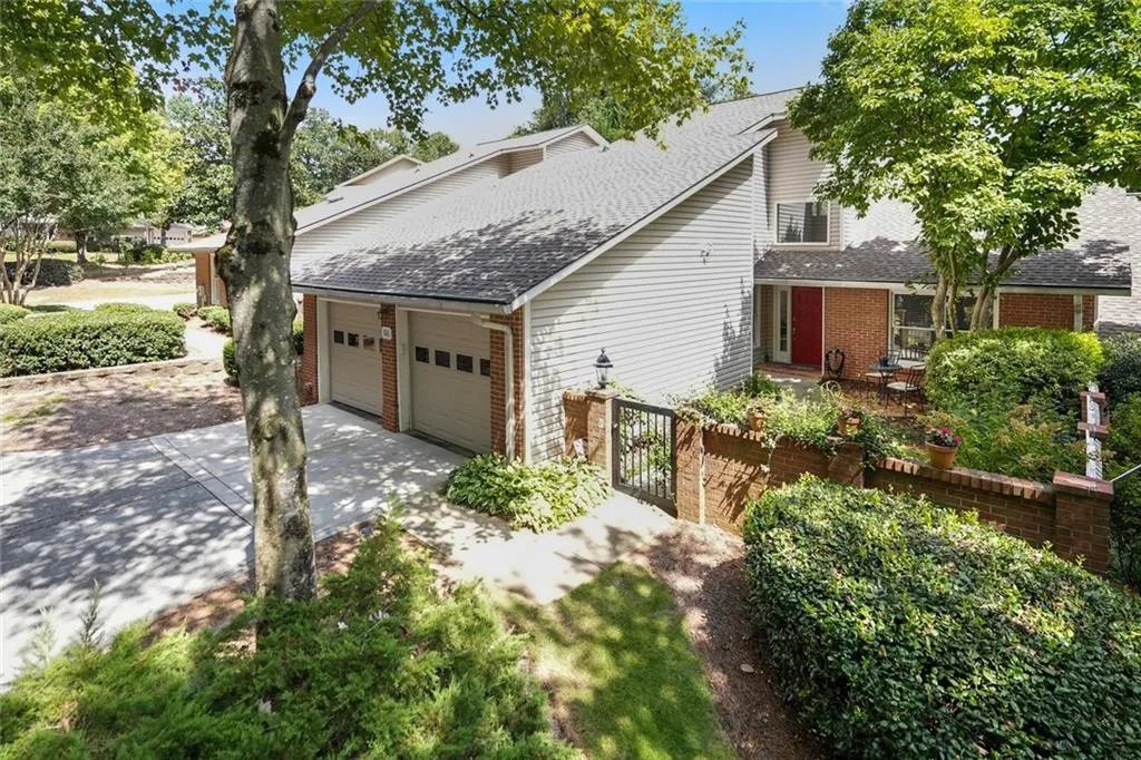 106 Dunwoody Springs Drive, Sandy Springs, Georgia 30328, 2 Bedrooms Bedrooms, ,2 BathroomsBathrooms,Residential,Sold,106 Dunwoody Springs Drive,7115590