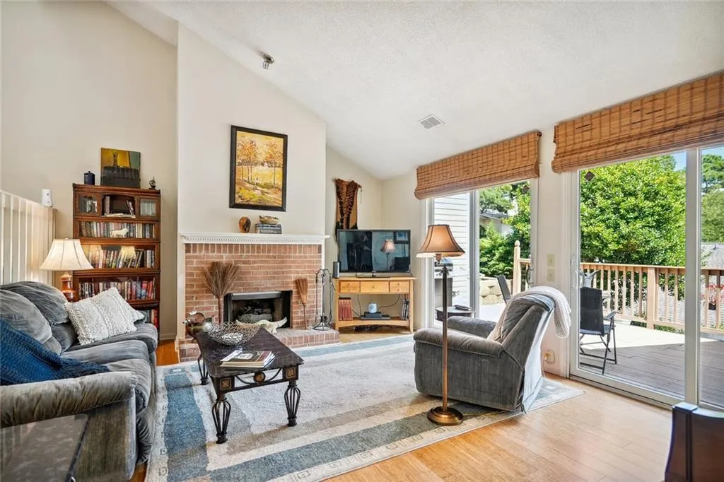 106 Dunwoody Springs Drive, Sandy Springs, Georgia 30328, 2 Bedrooms Bedrooms, ,2 BathroomsBathrooms,Residential,Sold,106 Dunwoody Springs Drive,7115590