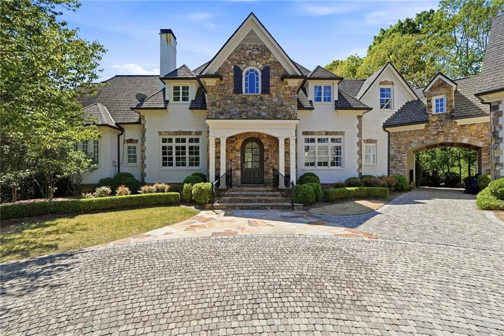 218 Londonberry Road, Atlanta, Georgia 30327, 8 Bedrooms Bedrooms, ,8 BathroomsBathrooms,Residential,For Sale,218 Londonberry Road,7747271